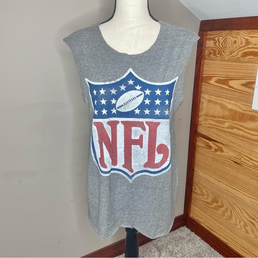 NFL Team Apparel Men’s Sleeveless Raw Hem Tee T-Shirt Small Grey Logo Football